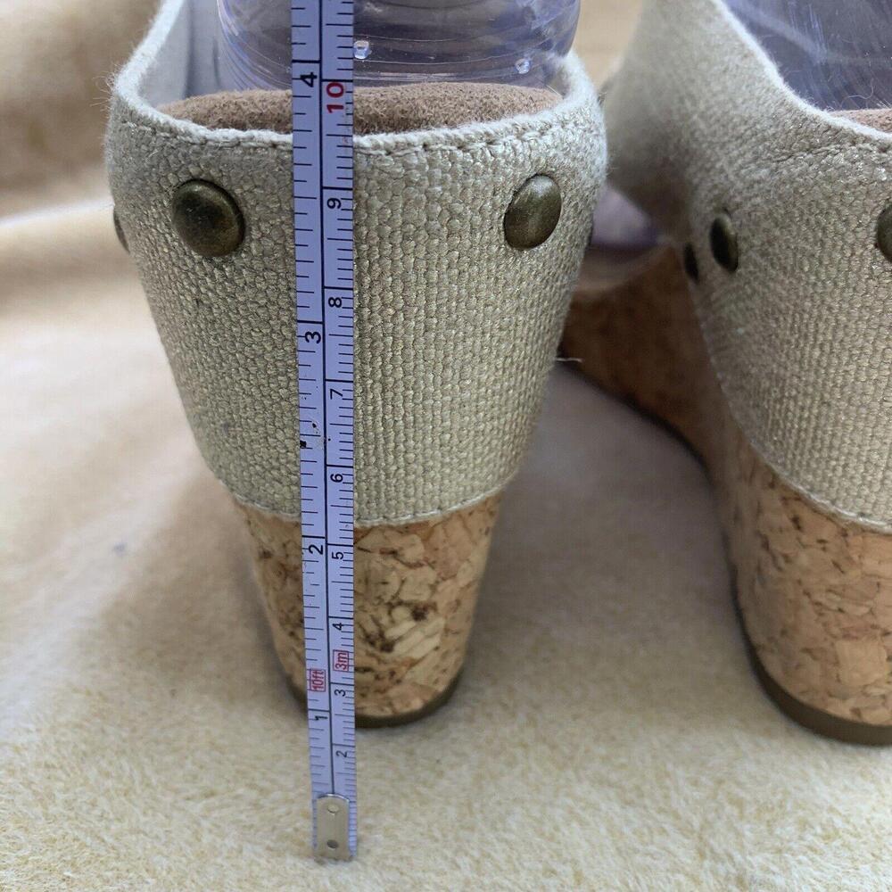 Merona Gold Sandals with Crisscross Design - Picture 6 of 10